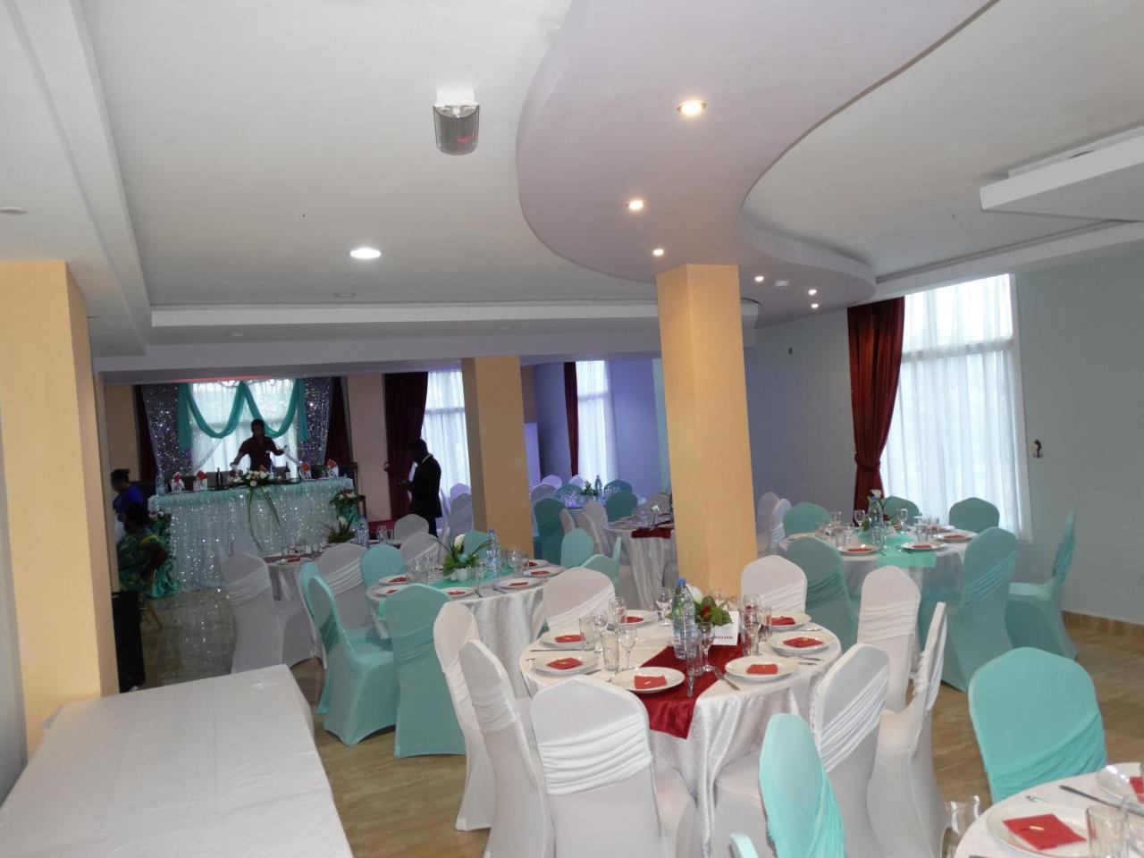 Safyad Hotel Yaoundé Exteriör bild